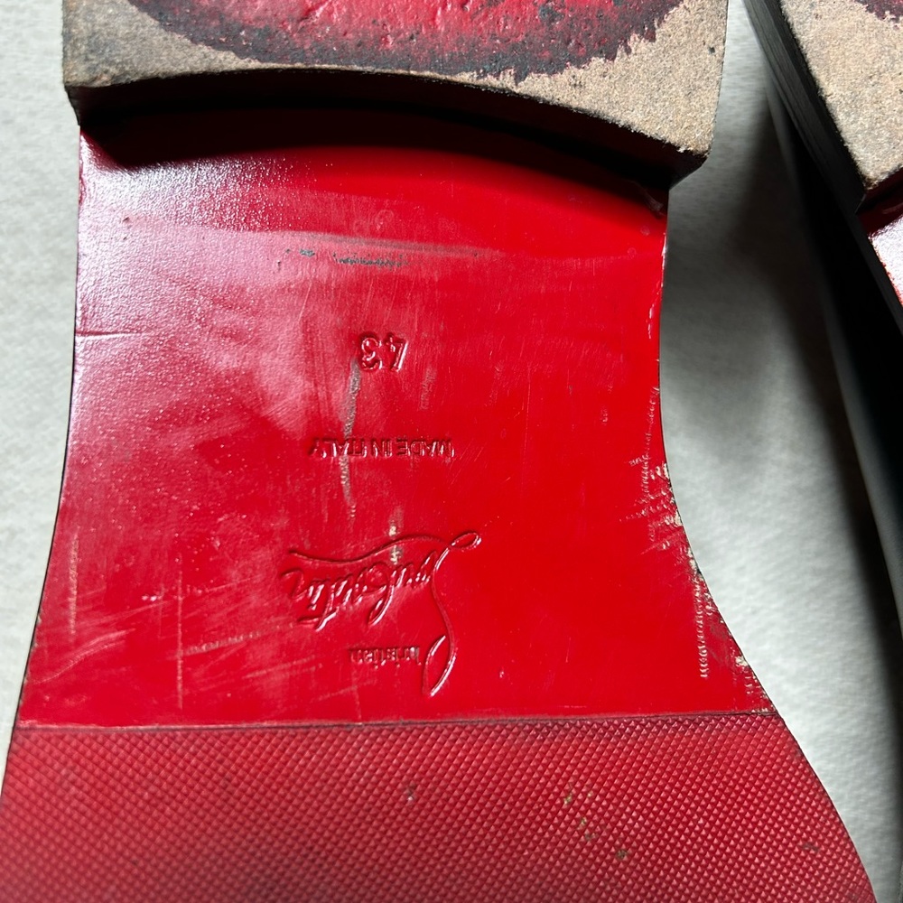 Christian Louboutin - Picture 8 of 9